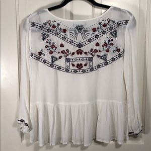 Kendall & Kylie Pretty Flowy Blouse
